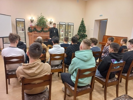 Студентам Серпухова рассказали о важном празднике января