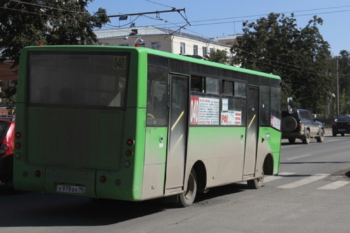 Детей семи и десяти лет высадили из автобуса в Каменске-Уральском - МК  Екатеринбург