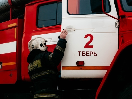 В Твери пожарные тушили квартиру на девятом этаже