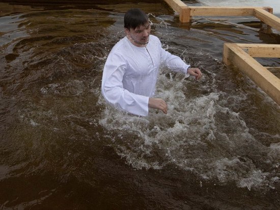 Пензенский врач рассказала, кому нельзя купаться на Крещение