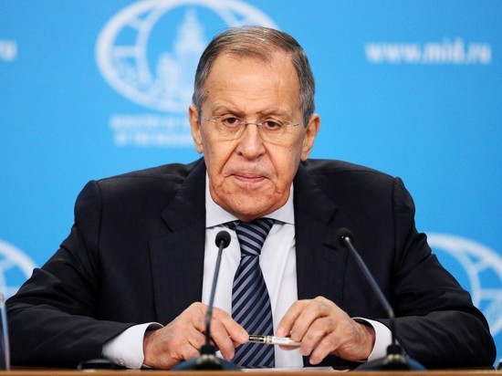 Лавров заявил, что западные санкции нацелены на революцию и смещение руководства России