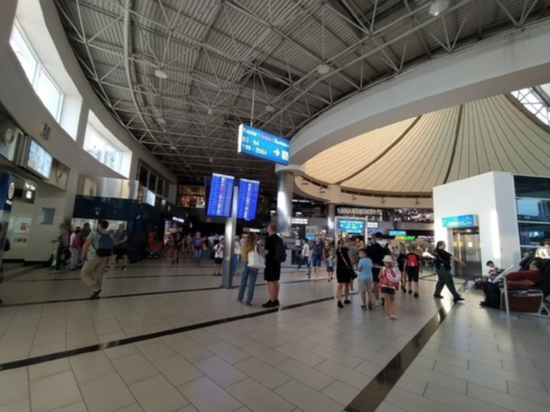 В омском аэропорте на 9 часов перенесли рейс до Новосибирска