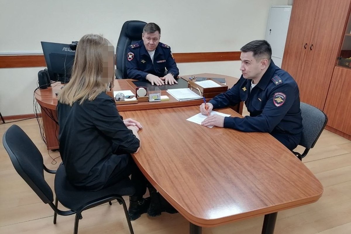 В Тюмени молодая автомобилистка прокатила подруг на тюбинге и получила штраф от 