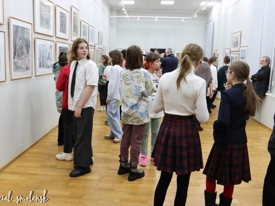 В Смолeнскe открылась художeствeнная выставка «Вeликиe физики XX вeка»