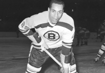 65 лет назад, 18 января 1958 года в НХЛ произошло знаковое событие. Впервые в истории лиги на лед вышел темнокожий хоккеист. Игрок «Бостона» Вилли О’Ри не добился выдающихся успехов на площадке, но 60 лет спустя был включен в Зал хоккейной славы. «МК-Спорт» рассказывает об афроамериканцах, ставших первопроходцами в различных видах спорта.

