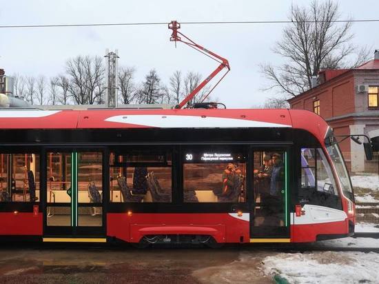 В годовщину прорыва блокады в Петербурге презентовали новый трамвай модели «Невский»