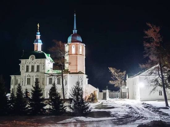 Глава Бурятии в Крещенье окунулся в купель на Байкале