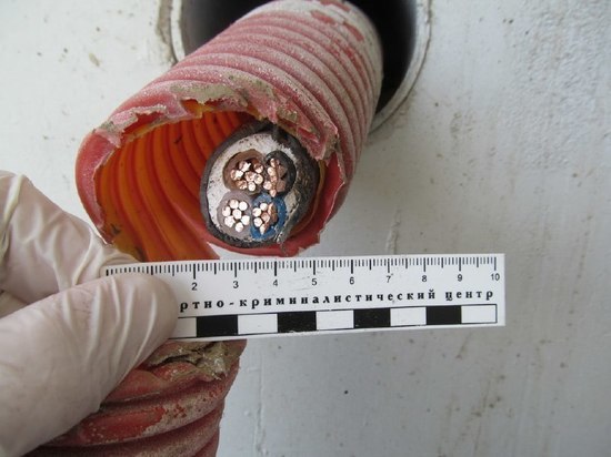 Жители Хабаровска попались на краже кабеля со строящейся дороги