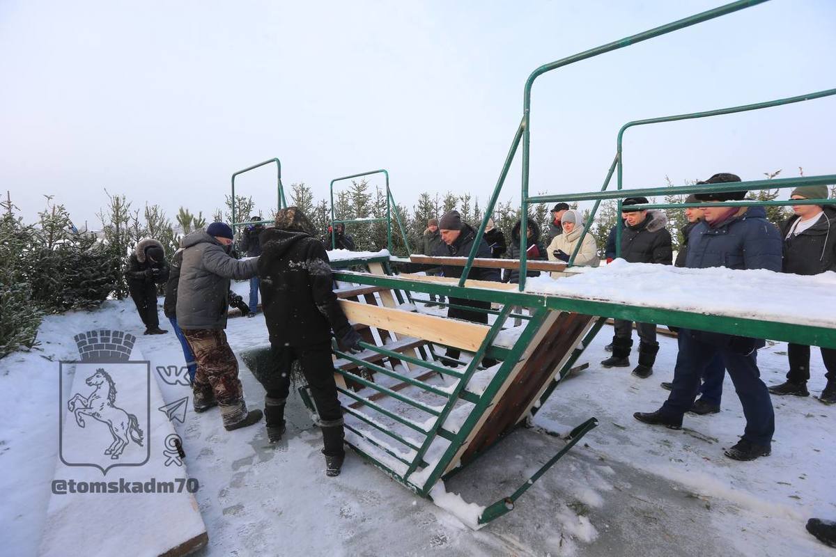 Купель на крещение. Крещение прорубь. Томск крещение 2023 купели в Томске. День ныряния в прорубь 19 января.