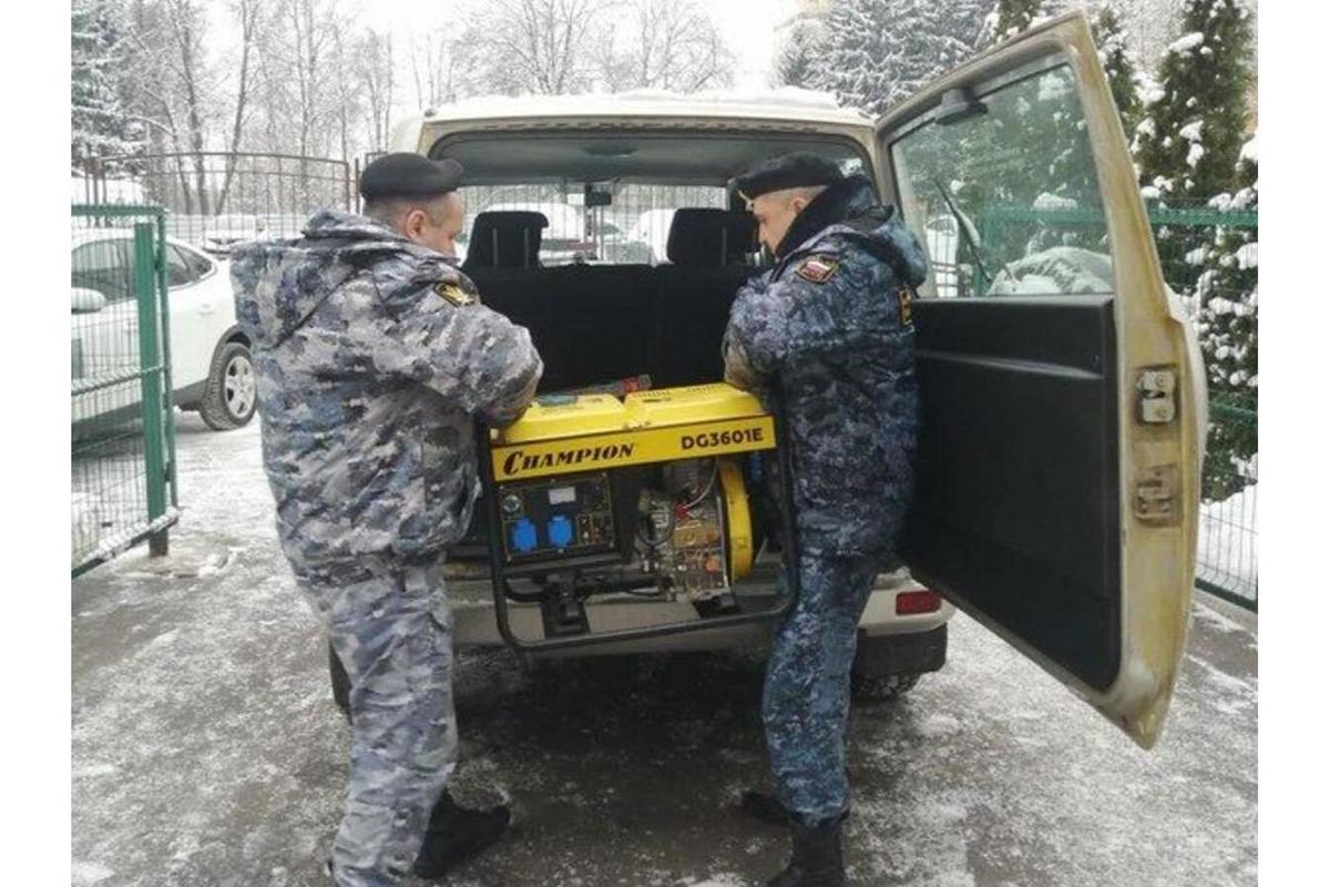 Судебные приставы отправили гуманитарный груз брянским военнослужащим - МК  Брянск