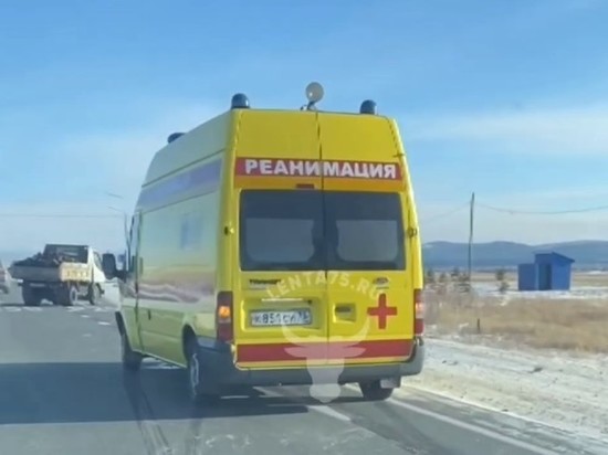 Реанимобиль и грузовик столкнулись на трассе в Забайкалье