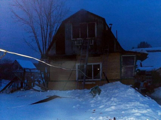 Пенсионерка пострадала при пожаре в дачном доме в Бабаевском округе