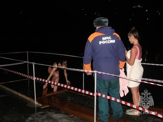 В Курской области ночью 19 января в крещенские купели окунулись 1873 человека