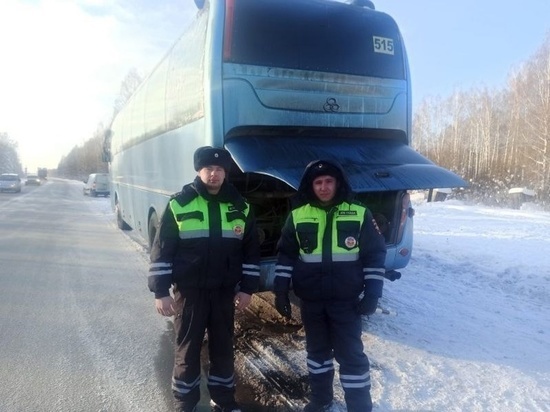 Сотрудники ГИБДД спасли от замерзания пассажиров автобуса, сломавшегося на трассе Томск – Мариинск
