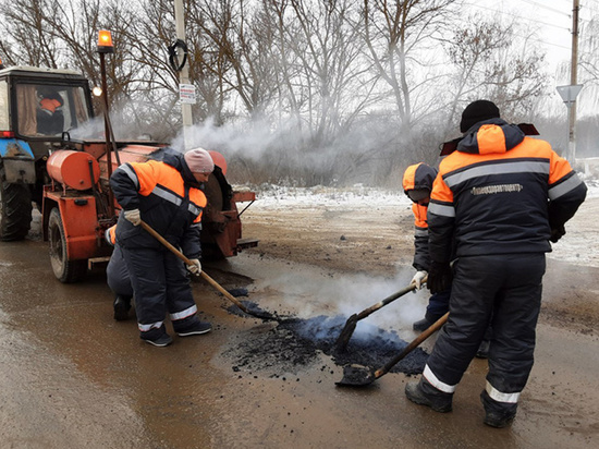 На региональных дорогах Липецкой области с начала зимы ликвидировали более двух тысяч квадратных метров выбоин