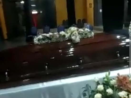 Гроб с телом перевезли в филармонию Тбилиси