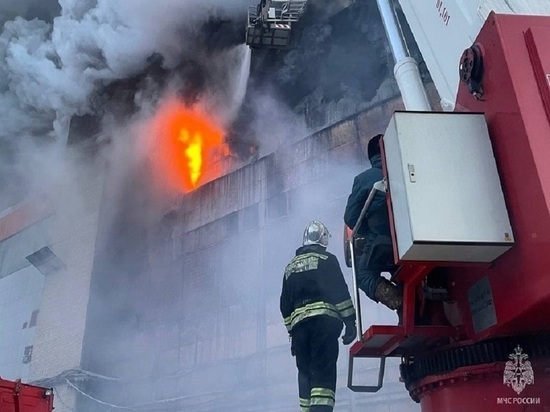Часть работников сгоревшего шинного завода в Барнауле остается на простое до 31 января