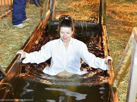 В ночь на 19 января на Ореховом озере в Рязани прошли Крещенские купания