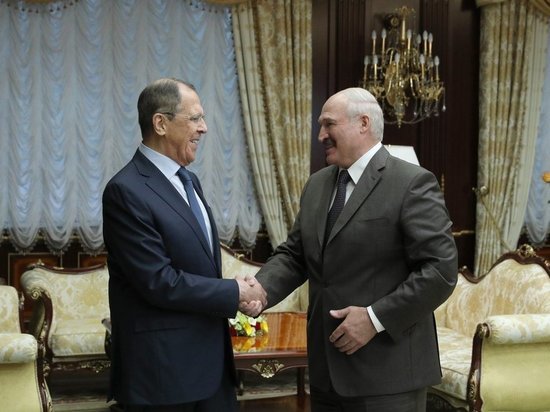 Лукашенко рассказал Лаврову о "приятно удивившей" его Украине