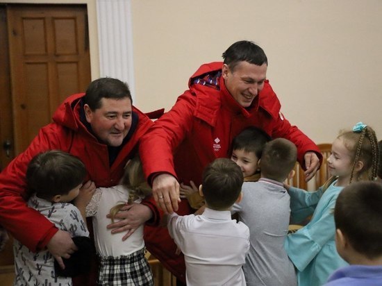 Более 30 тысяч детей в Серпухове получили подарки от Федерации бокса России