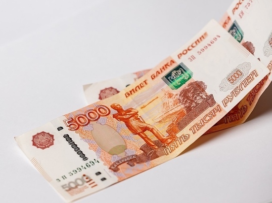 Три фальшивые банкноты изъяли в псковском банке полицейские