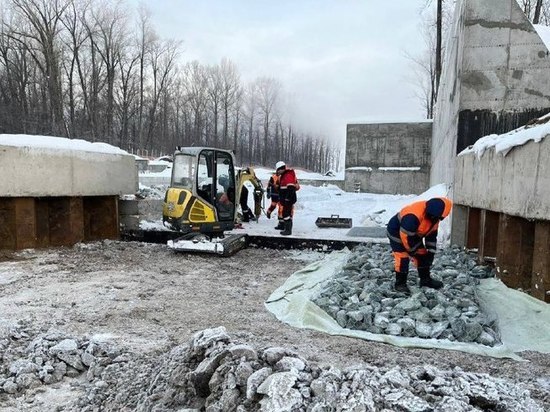 Руслан Хабибов показал стройплощадку центра гребного слалома