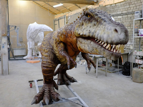Кировский производитель создаст огромных ходящих динозавров