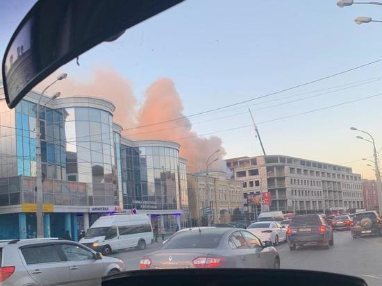 В центре Астрахани горит жилой дом