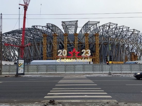 В готике в центральной части западного фасада над главным порталом обычно помещалась фигура кого