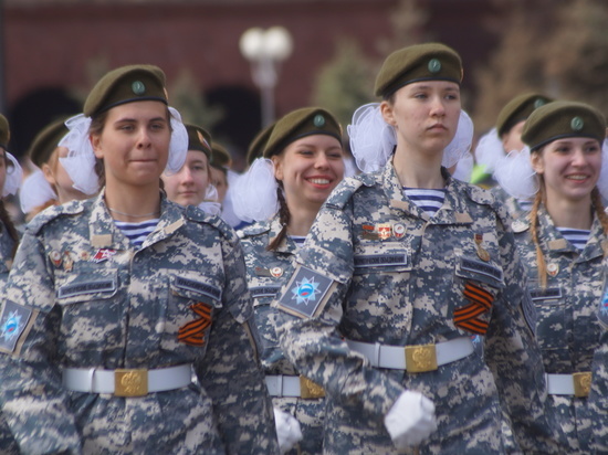 В Красноярске 6 из 10 жителей поддерживают введение начальной военной подготовки в школах