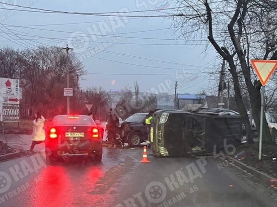 В центре Курска столкнулись два внедорожника