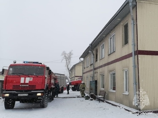 В Хакасии произошел пожар в квартире с газовым баллоном внутри