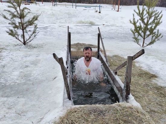 В Омске в две купели на Крещение окунулись более 2000 человек