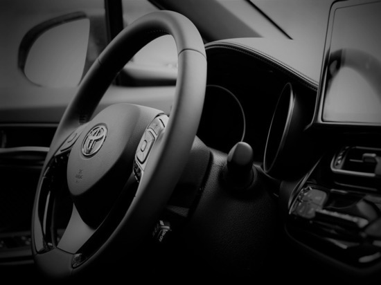 «Известия»: Toyota возобновила поставки запчастей в Россию