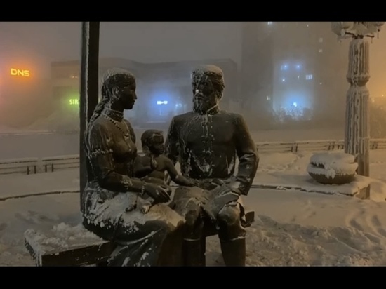 В Якутске задержали подозреваемых в осквернении памятника Дежневу