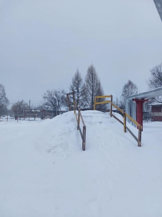 Опасную зимнюю горку уничтожили в кузбасском поселке