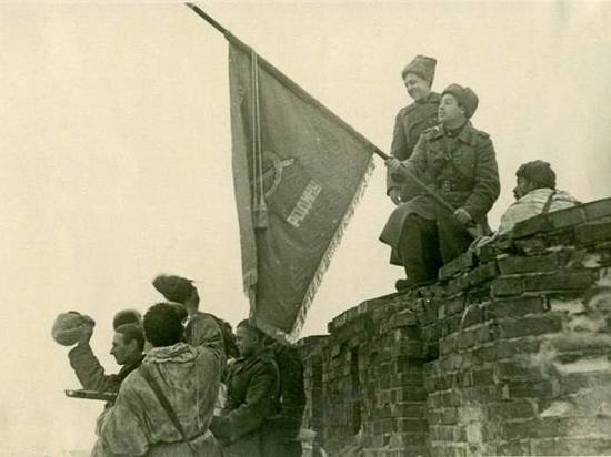 Андрей Никитин поздравил новгородцев с годовщиной освобождения Великого Новгорода