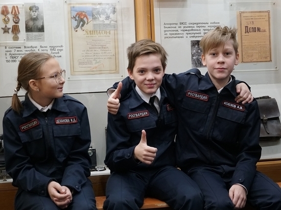 Архангельские школьники примерили на себя боевую экипировку и пообщались со спецназовцами