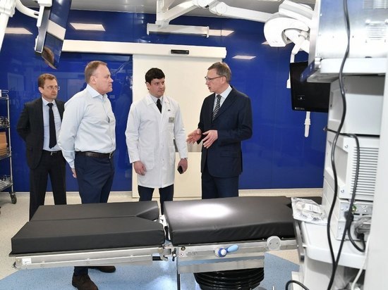 Губернатор Омской области посетил новый многопрофильный медицинский центр