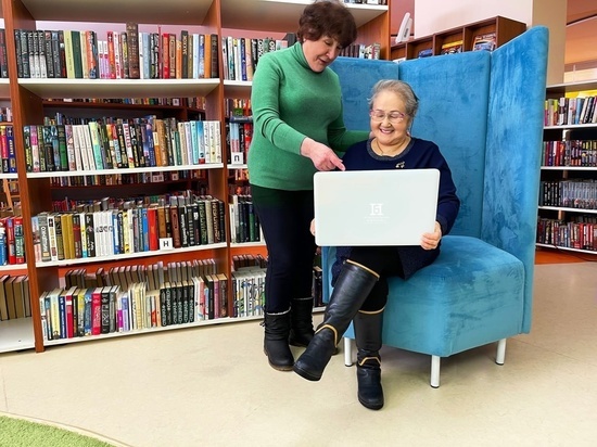 Госуслуги и соцсети: в библиотеке Салехарда пенсионеров обучают компьютерной грамотности