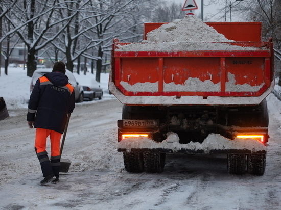 Более 100 новгородцев отпраздновали Новый год на обязательных работах