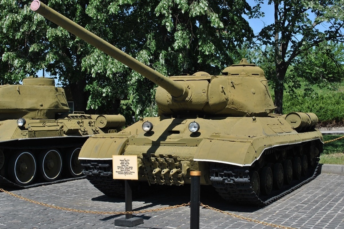 Советский танк ИС 1