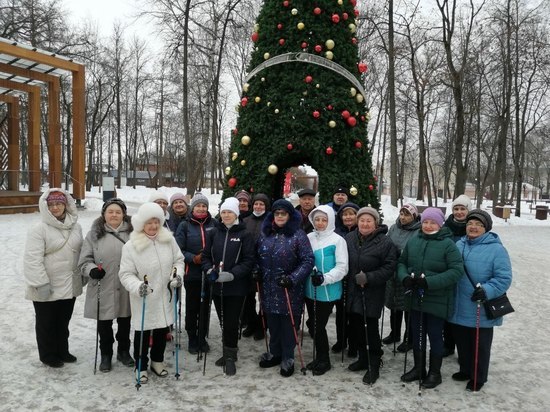 Занятия по скандинавской ходьбе проходят в парках Серпухова