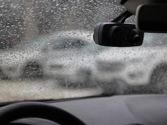 В Госавтоинспекции советуют водителям воздержаться от поездок на машинах из-за ледяного дождя