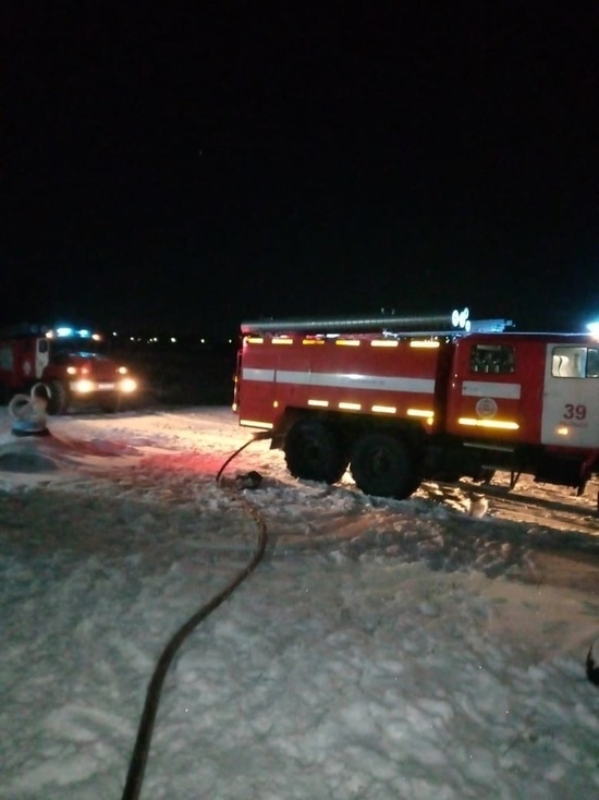 В Рыльске Курской области потушен пожар в гараже