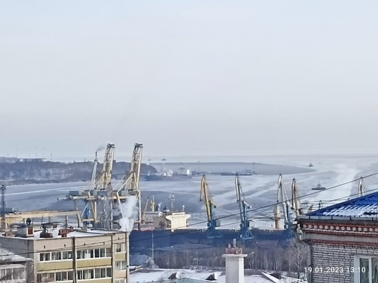 Общественные инспекторы выявили загрязнение угольной пылью акватории в Ванино