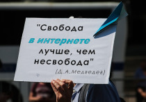 "Коммерсант" со ссылкой на Роскомнадзор сообщает, что Telegram будет причислен к числу иностранных мессенджеров, в которых планируется ограничить передачу платежной информации
