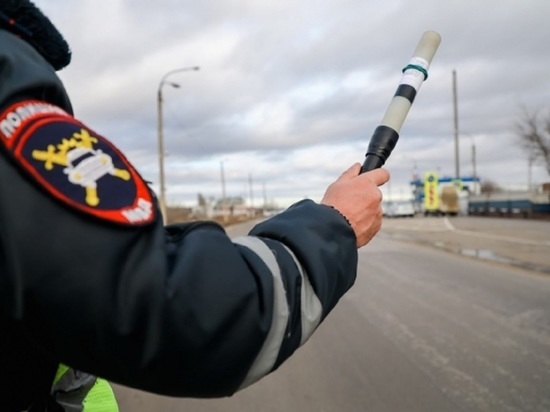В Волгоградской области нетрезвый мужчина без прав угнал автомобиль
