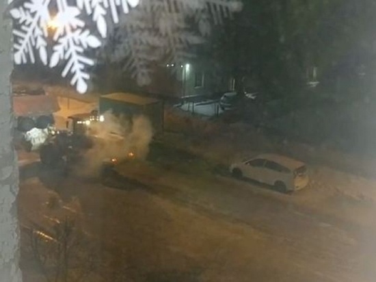Новосибирцы пожаловались на ночную уборку снега на улице Державина
