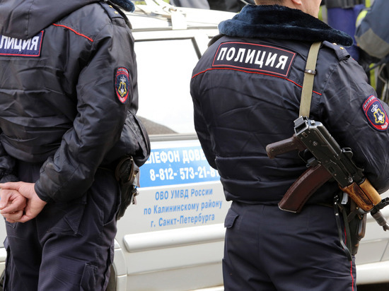 Полицейские накрыли наркоторговцев в Красносельском районе